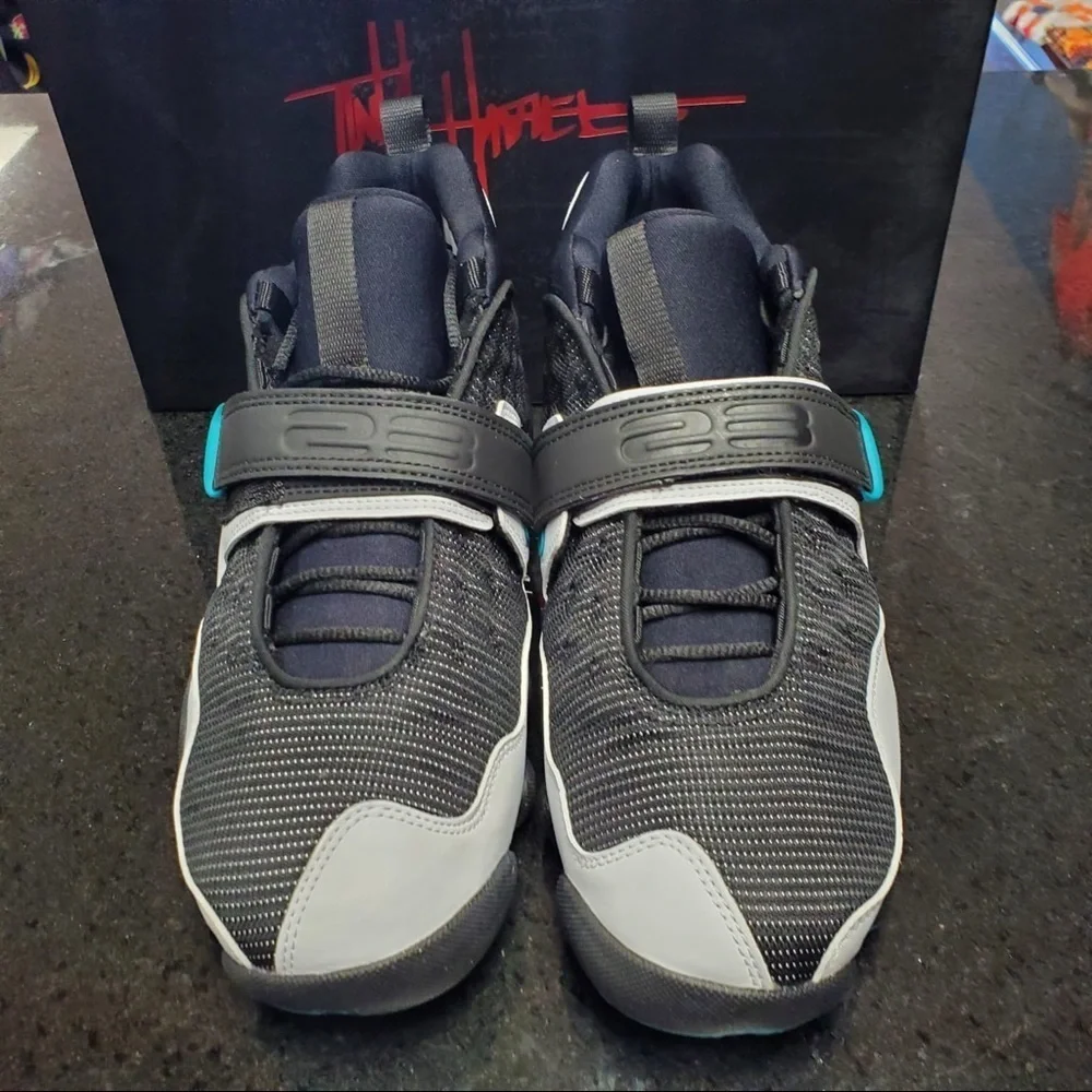 Sz 7.5 Jordan Black Cat Men’s Basketball Sneakers AR0772-003 Nwb